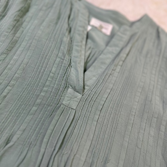 Lou & Grey [LOFT] Pintuck Mini Dress NWT Light Sage Green + V-Neck | XS · Small - Picture 7 of 14